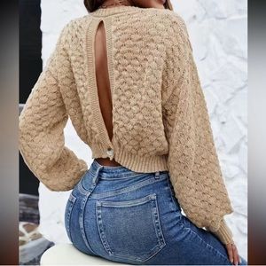 Cropped Backless Knit Sweater with Shell Stitching